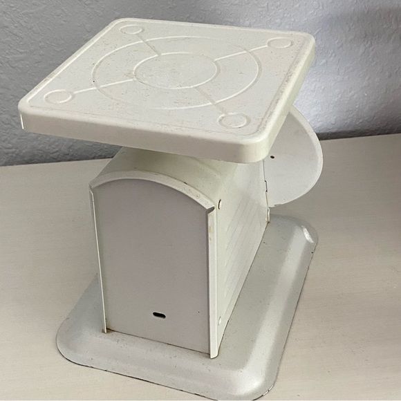 Vintage Kitchen Scale - Picture 3 of 5